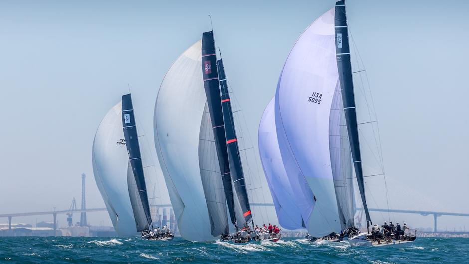 Espectacular salida de la regata de los 52 Super Series