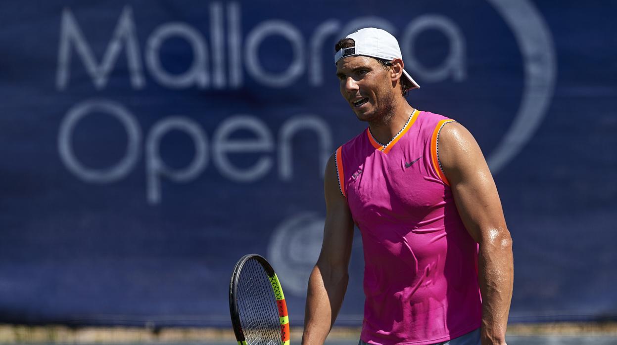 Rafael Nadal, en su entrenamiento en el Country Club Santa Ponsa, en Calviá