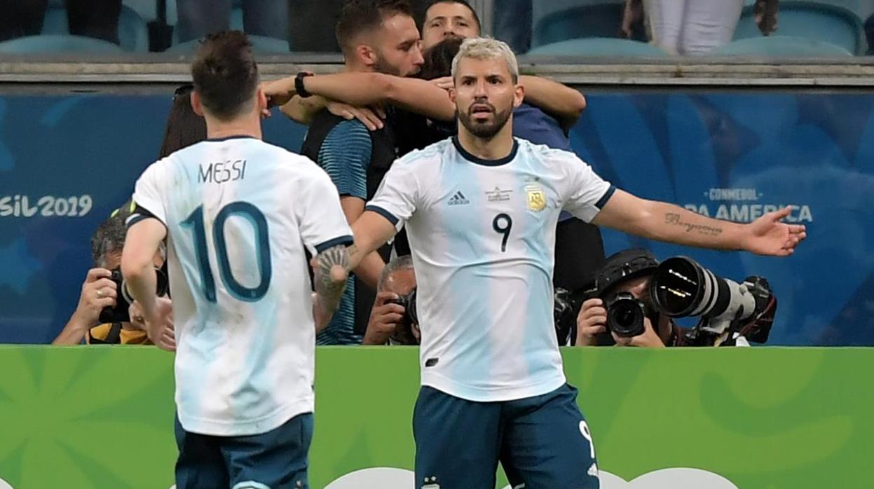 Argentina gana sin quitarse los miedos