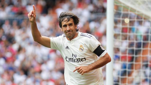 Raúl vuelve a poner en pie al Bernabéu