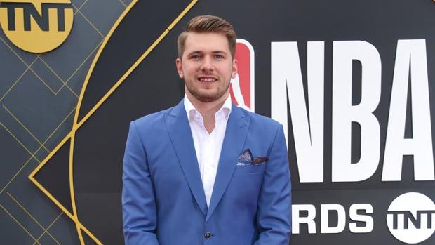 Luka Doncic arrasa como Rookie del Año