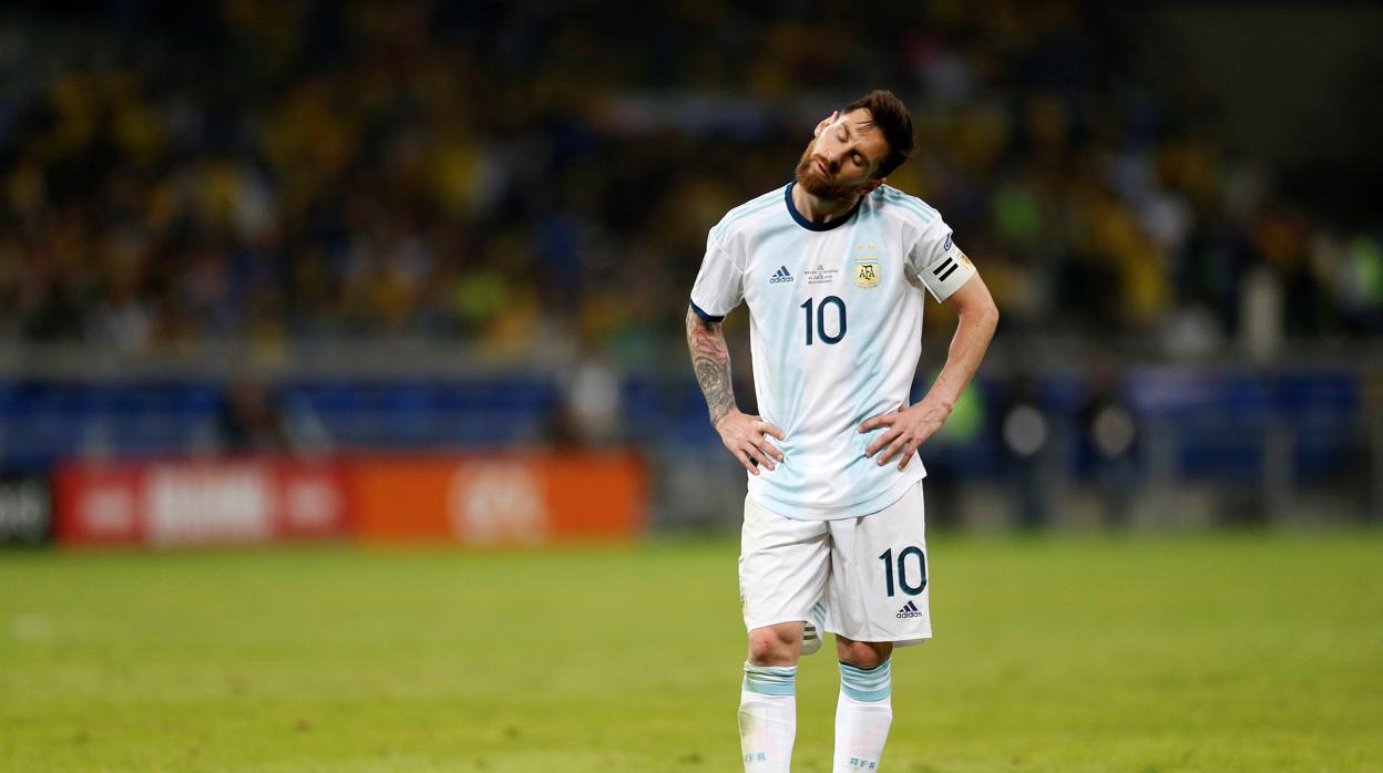 Messi sigue sin poder levantar a Argentina