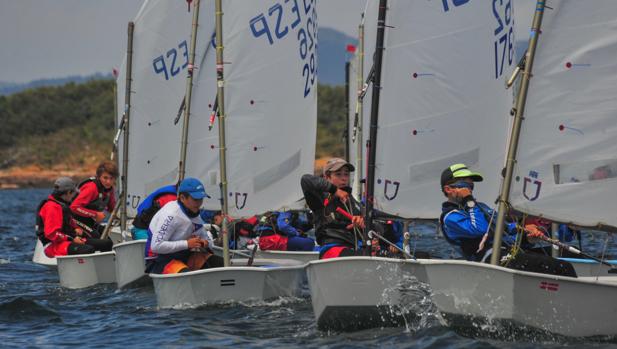 Canido en Optimist y Sanxenxo en 420 mandan en la Semana Galega da Vela