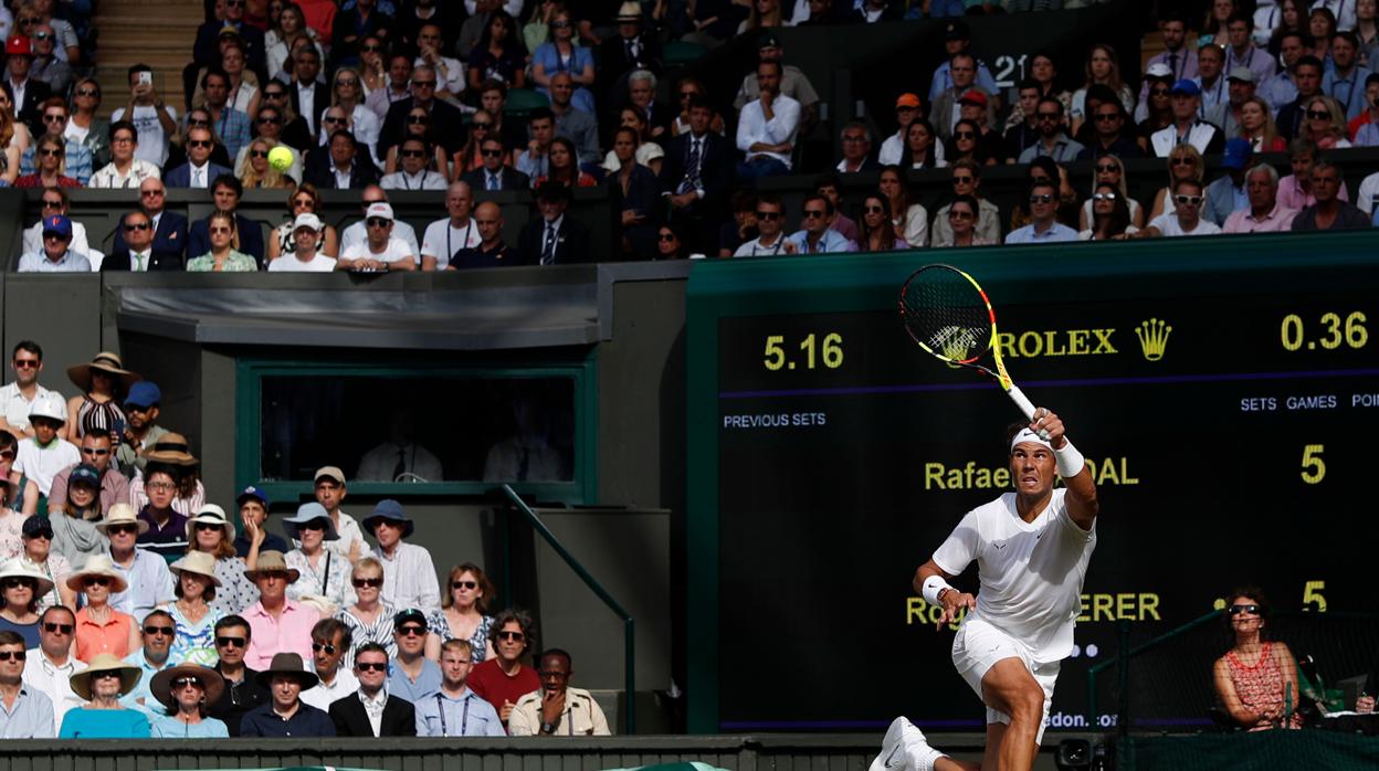 El tremendo punto de Nadal ante Federer que puso en pie al público de Wimbledon