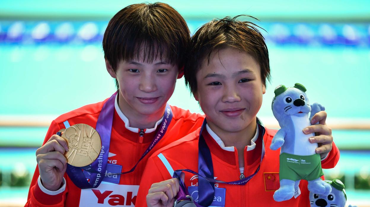 Dos chinas de 13 años, oro y plata en plataforma de 10 metros
