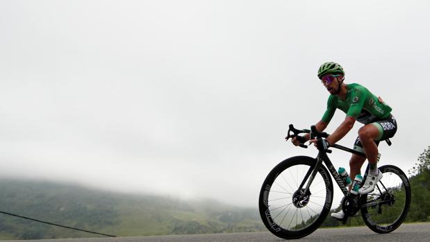 La espectacular entrada a meta de Sagan después de subir el Tourmalet