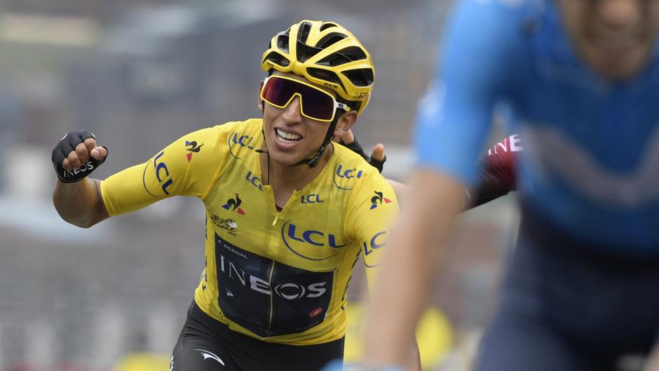 Egan Bernal conquista París