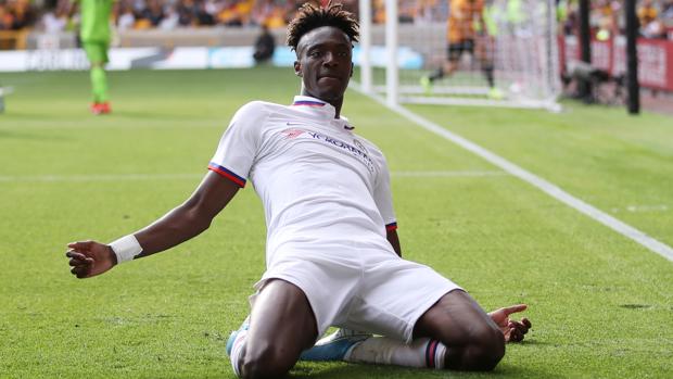 Tammy Abraham mete miedo al Valencia con un triplete