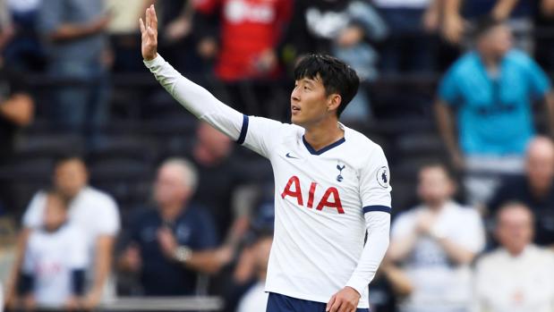 El Tottenham golea con un gran Son