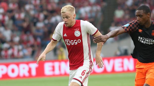 Van de Beek, más cerca: «Hay interés del Real Madrid por ficharme»