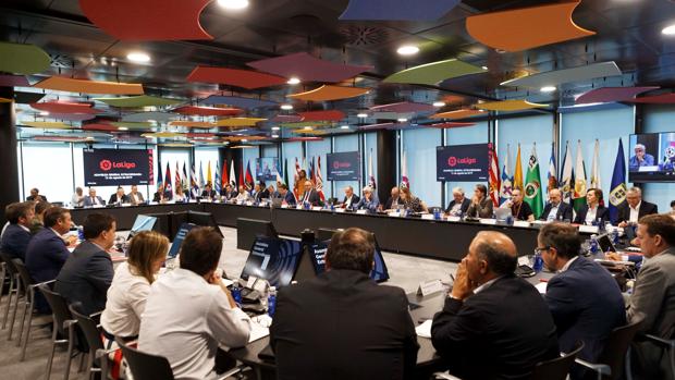 Los clubes de la Liga se niegan a negociar las jornadas del fútbol con la RFEF