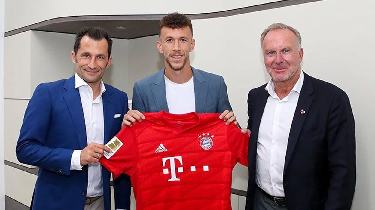 Perisic ya posa con la camiseta del Bayern