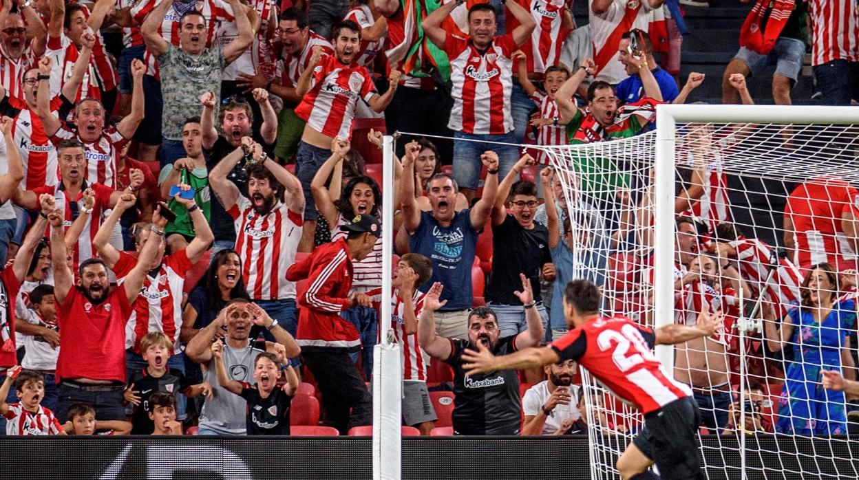 Aduriz celebra su gol ante el Barcelona