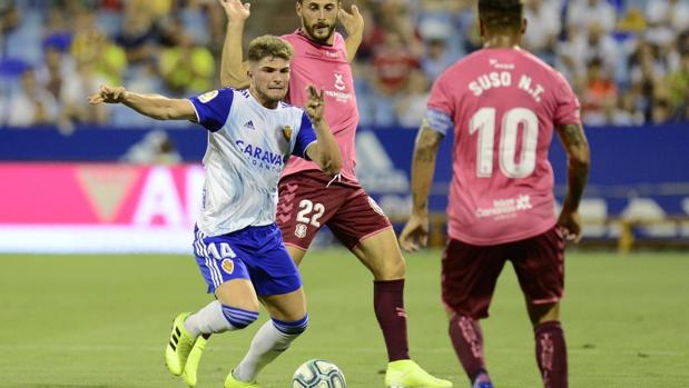 El Zaragoza empieza con buen pie ante un Tenerife que no cedió nunca