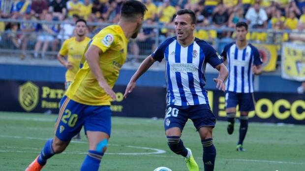 El Cádiz remonta con tres golazos