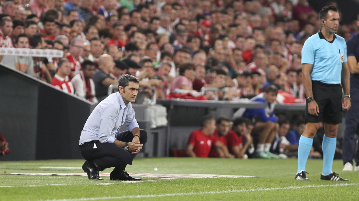 Valverde durante el partido del Barcelona en San Mamés