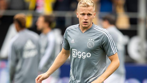 Van de Beek, objetivo del Madrid, se lesiona