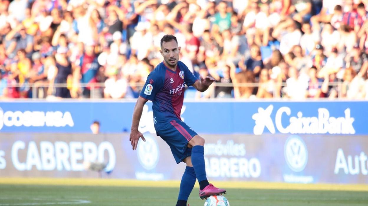 El Huesca se hace fuerte en casa y gana con sufrimiento y gol de Okazaki