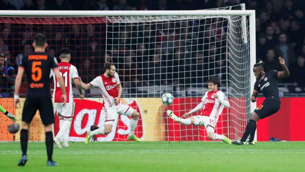 Batshuayi sorprende al Ajax