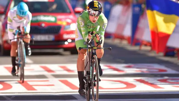 Roglic abre una brecha en la Vuelta