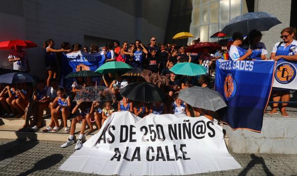 Los clubes de Cádiz protestan por el mal estado de las instalaciones deportivas