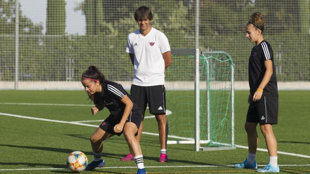 David Aznar: «El equipo se ha reforzado con ocho jugadoras de calado internacional»