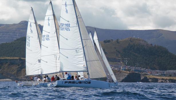 El «Inzenhabit» ganó la Copa Castro y deja el bello trofeo en Cantabria