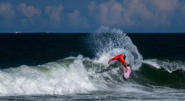 Buen debut de Vicente Romero y Aritz Aramburu en los ISA World Surfing Games