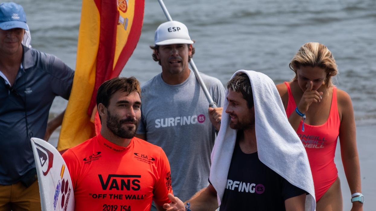 Aritz Aranburu continúa la competición por el cuadro principal del los ISA World Surfing Games 2019