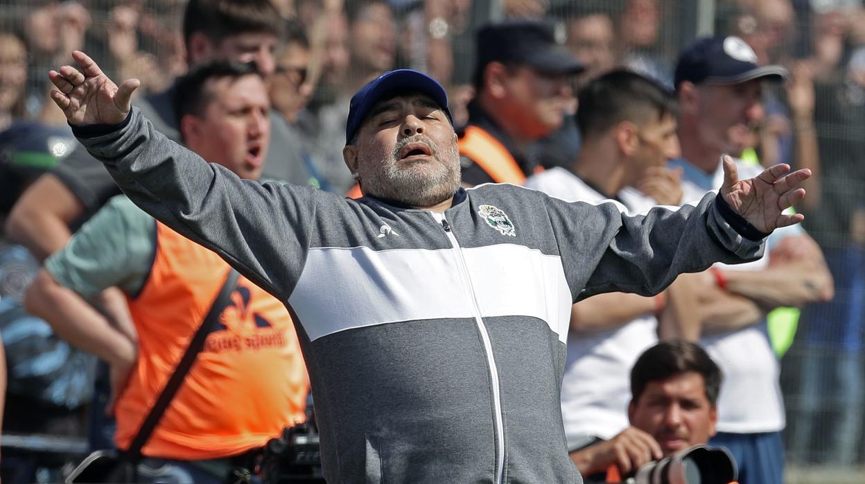 Maradona debuta con derrota en el Gimnasia