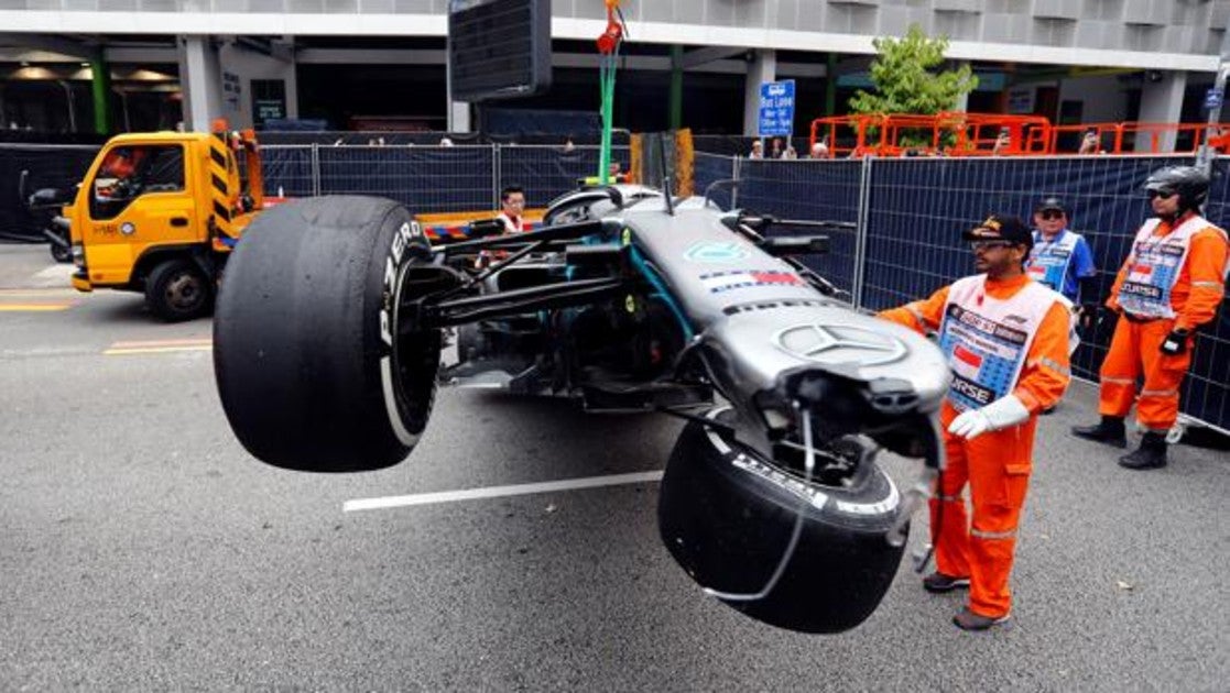 Verstappen toma el mando y Bottas estrella el Mercedes