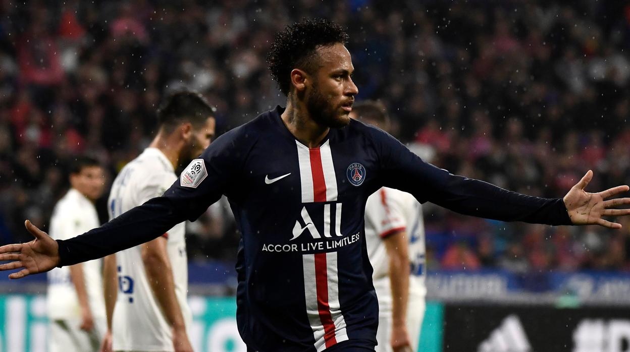 Neymar vuelve a dar la victoria al PSG con un golazo al final