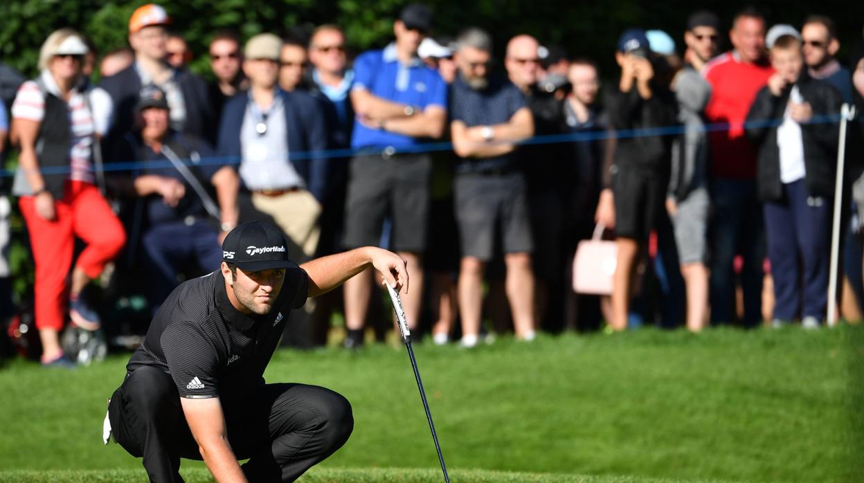 Jon Rahm, concentrado en el difícil recorrido londinense de Wentworth