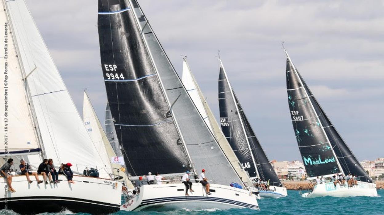 La IV Regata Camino de la Cruz, Trofeo Punta Este Murcia, en marcha con 78 barcos