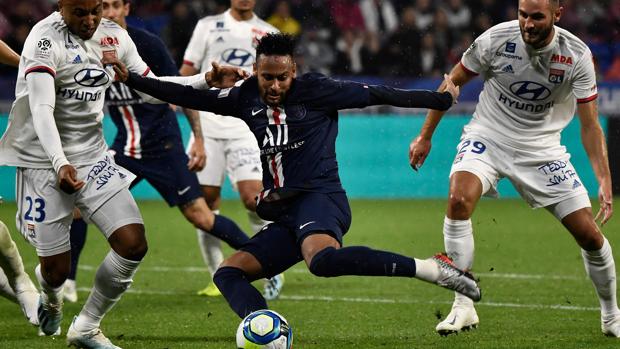 Neymar vuelve a rescatar al PSG con otro golazo