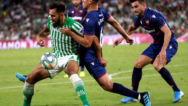 Loren desatasca otra vez al Betis