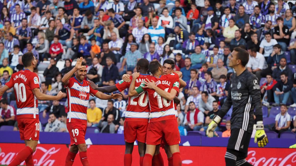 El Granada celebra el gol de Carlos Fernández