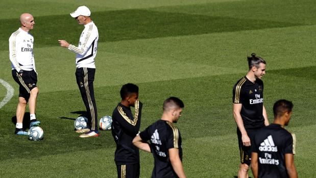 Zidane pide concentrarse en el Osasuna, no en el Atlético