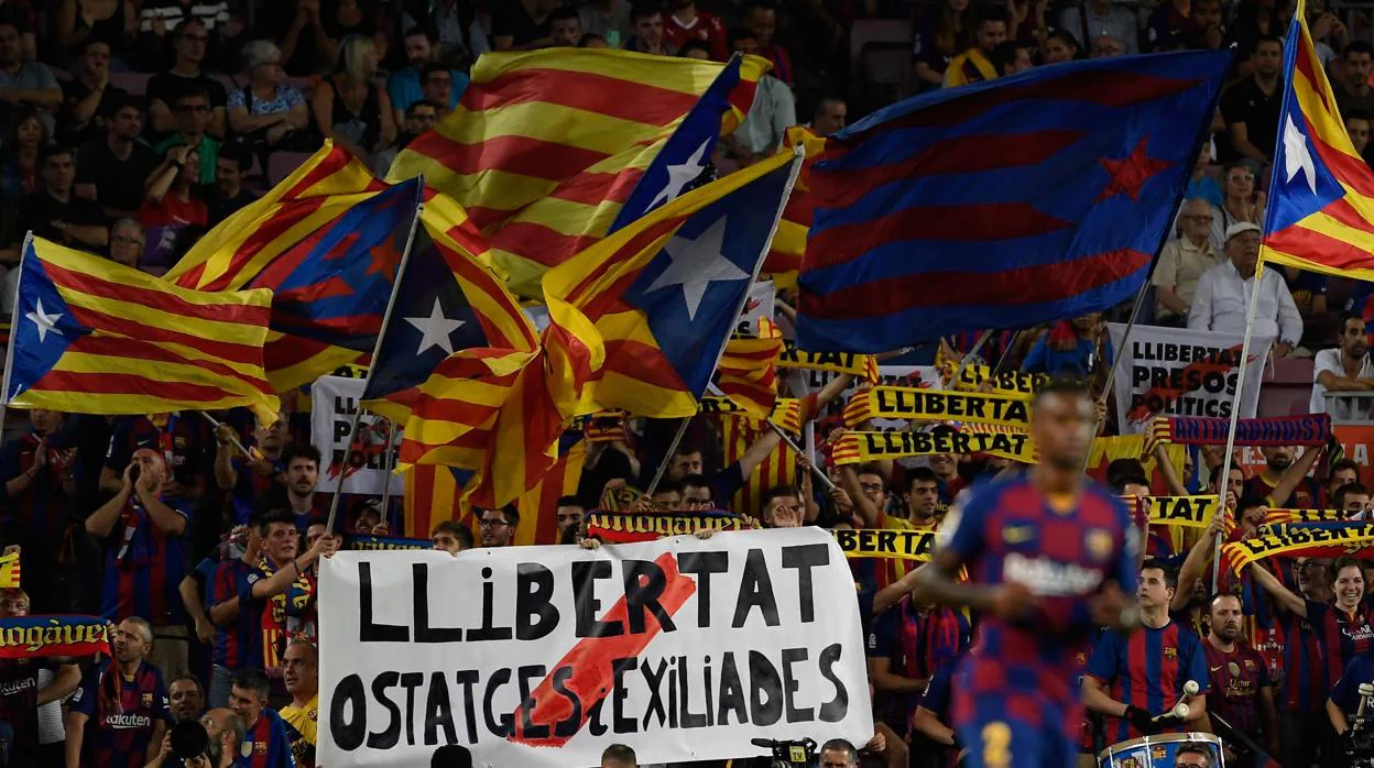 El Barcelona debatirá sobre el uso del lazo amarillo en sus comunicaciones