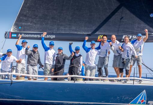 «Azzurra» ganó en el agua lo que le querían arrebatar en los despachos