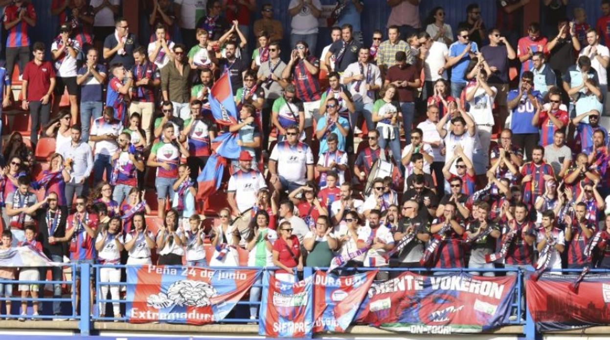 El Girona labra el campo del Extremadura con una victoria contundente