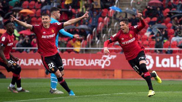 El Mallorca se da un festín ante un Valencia irreconocible