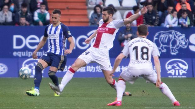 La Ponferradina arrolla la Huesca a balón parado