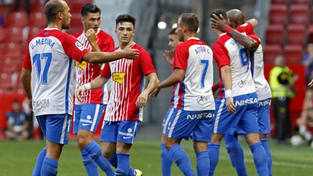 El Sporting arrolla al Almería en la primera parte