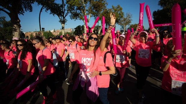 La Carrera de la Mujer Sevilla 2019 tiñe de rosa las calles de Sevilla