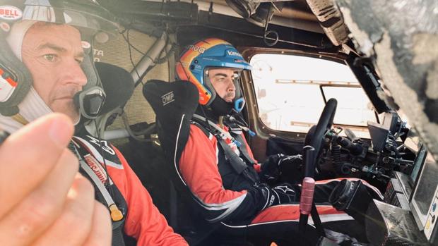 Alonso, fuera de combate tras caer en una zanja