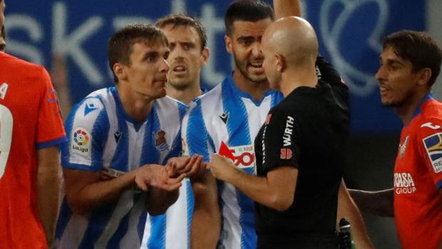 La arenga de Velasco Carballo a los árbitros: «Somos una roca»