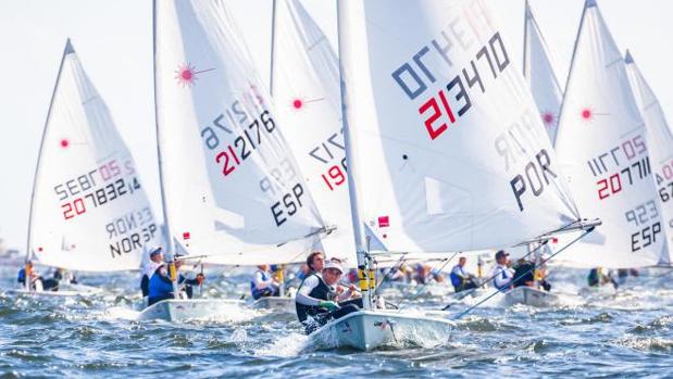 Jordi Lladó y Cristina Pujol acarician el título Nacional de Laser Radial en La Manga
