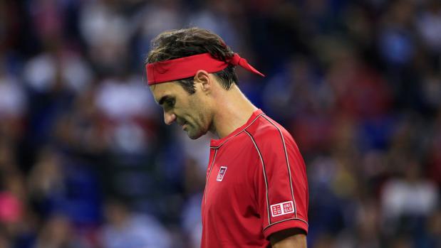 Federer acaba desquiciado por Zverev y el juez de silla