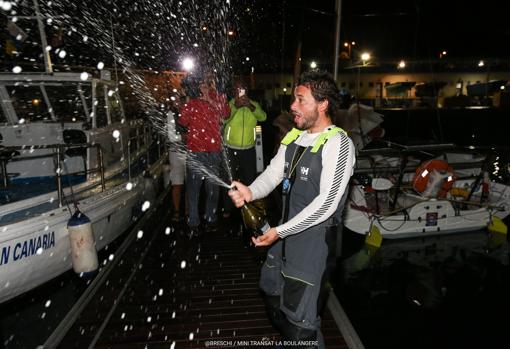 A 11 millas de la llegada Jambou perdió la victoria y Tréhin ganó la primera etapa Mini-Transat La Boulangère